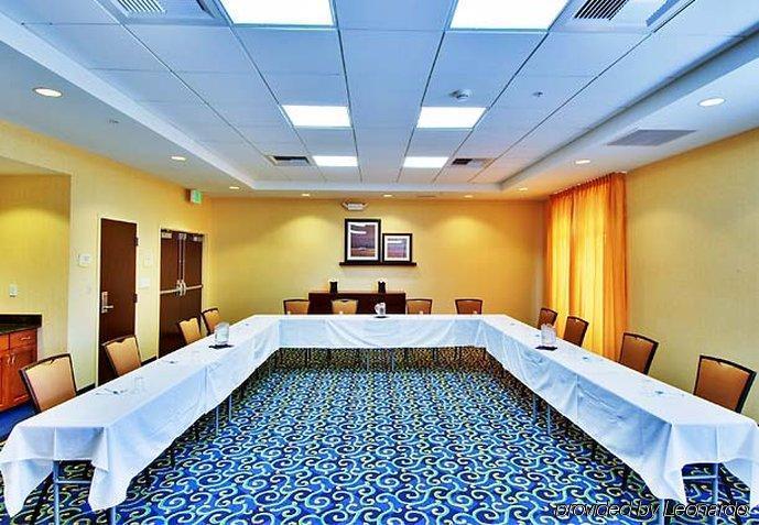Springhill Suites Fresno Konforlar fotoğraf